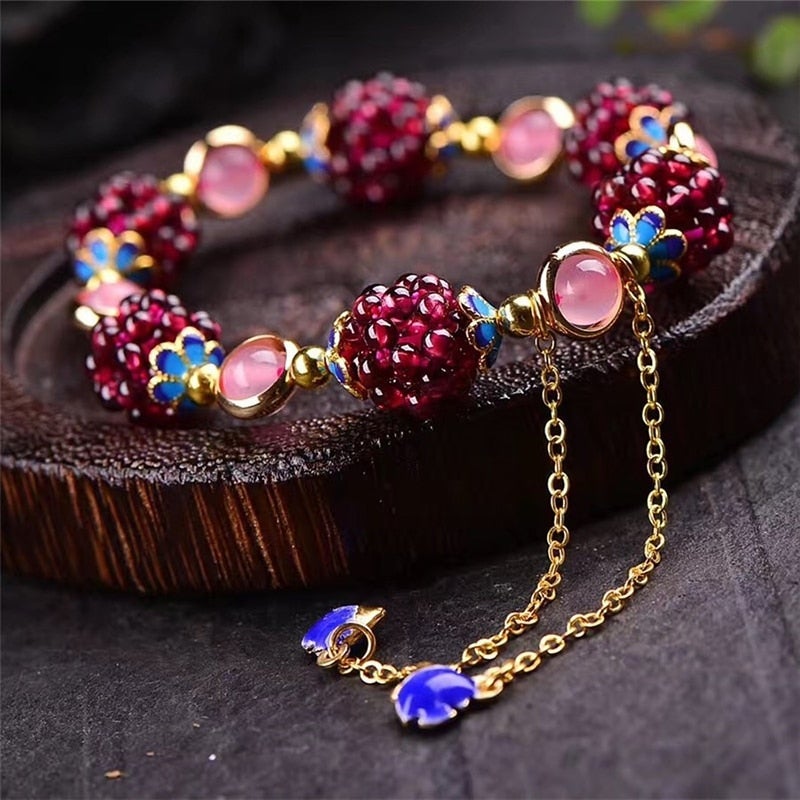 Armband mit Naturstein und Beeren