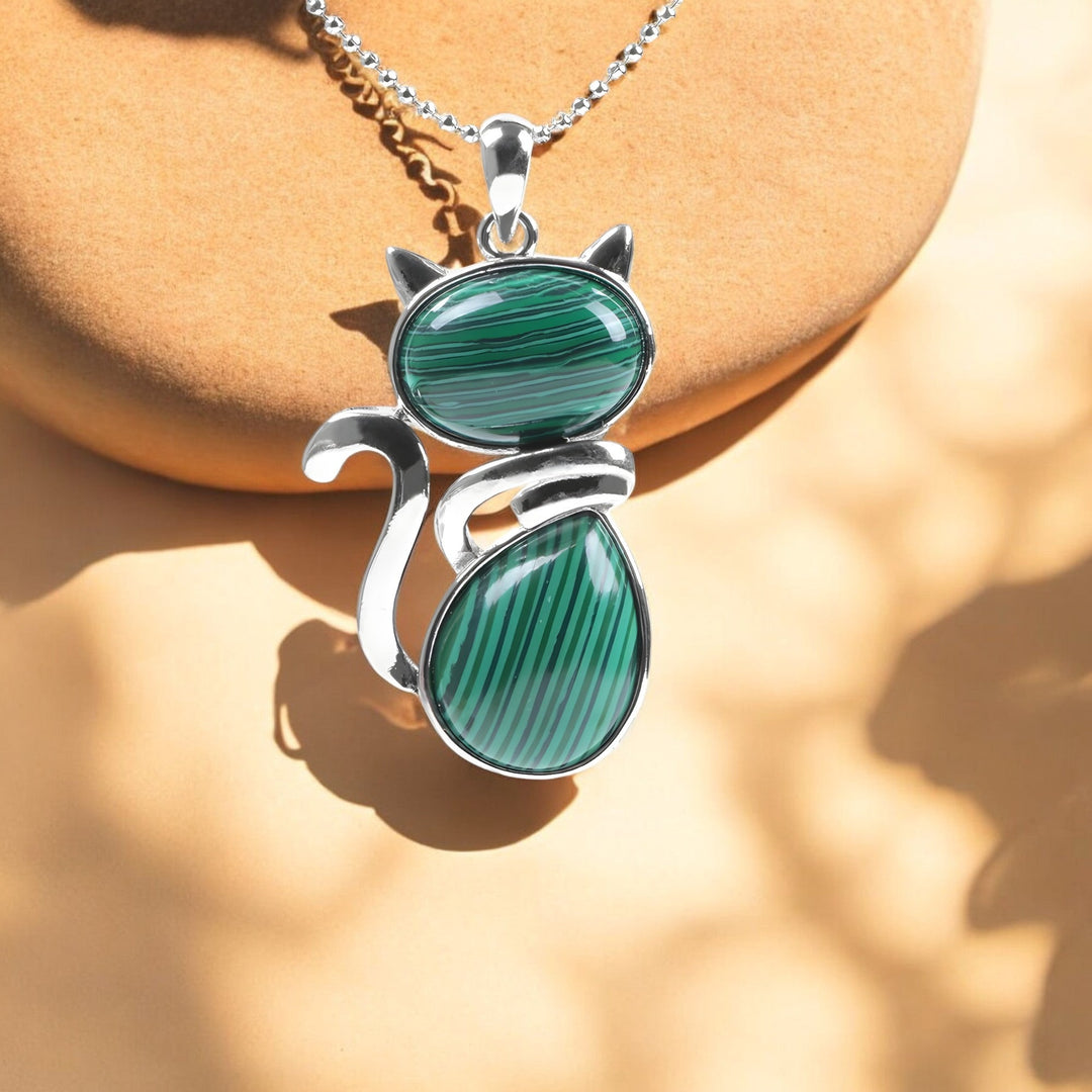 Halskette mit Katzenanhänger aus Naturstein